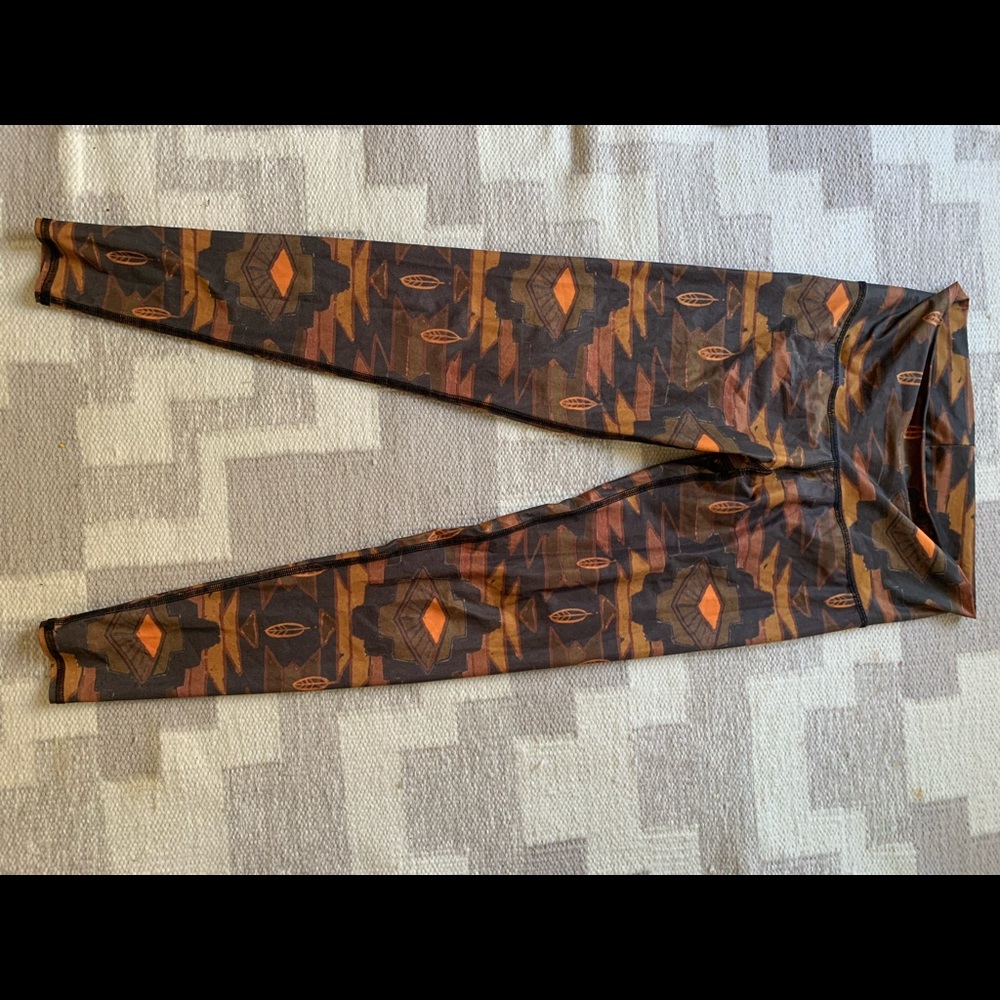 EUC Teeki leggings